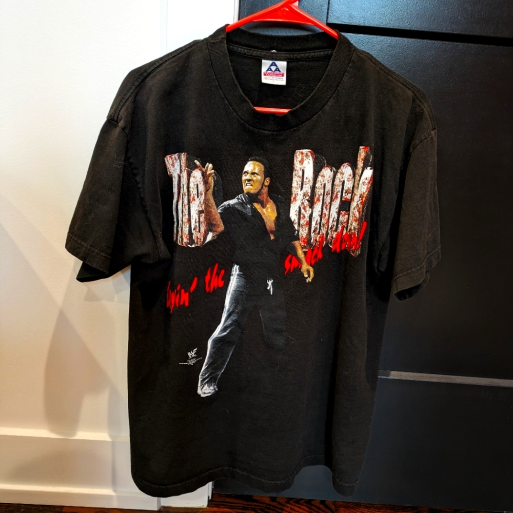 Vintage WWF WWE The Rock 1999 Layin the Smackdown tee shirt Large Mens